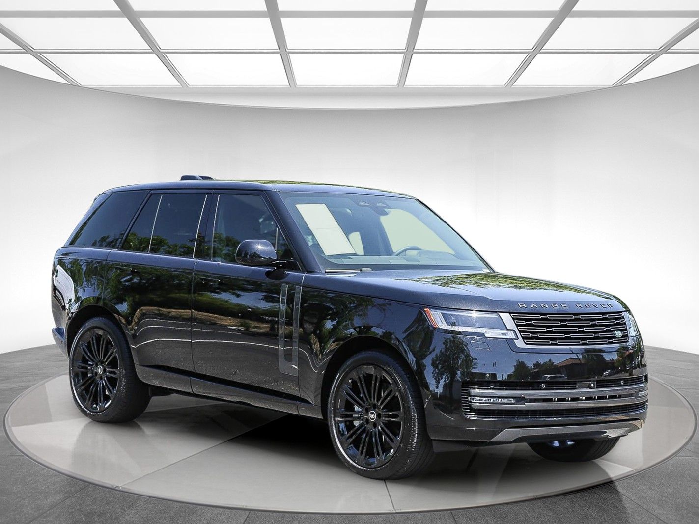 2025 Land Rover Range Rover SE photo 4