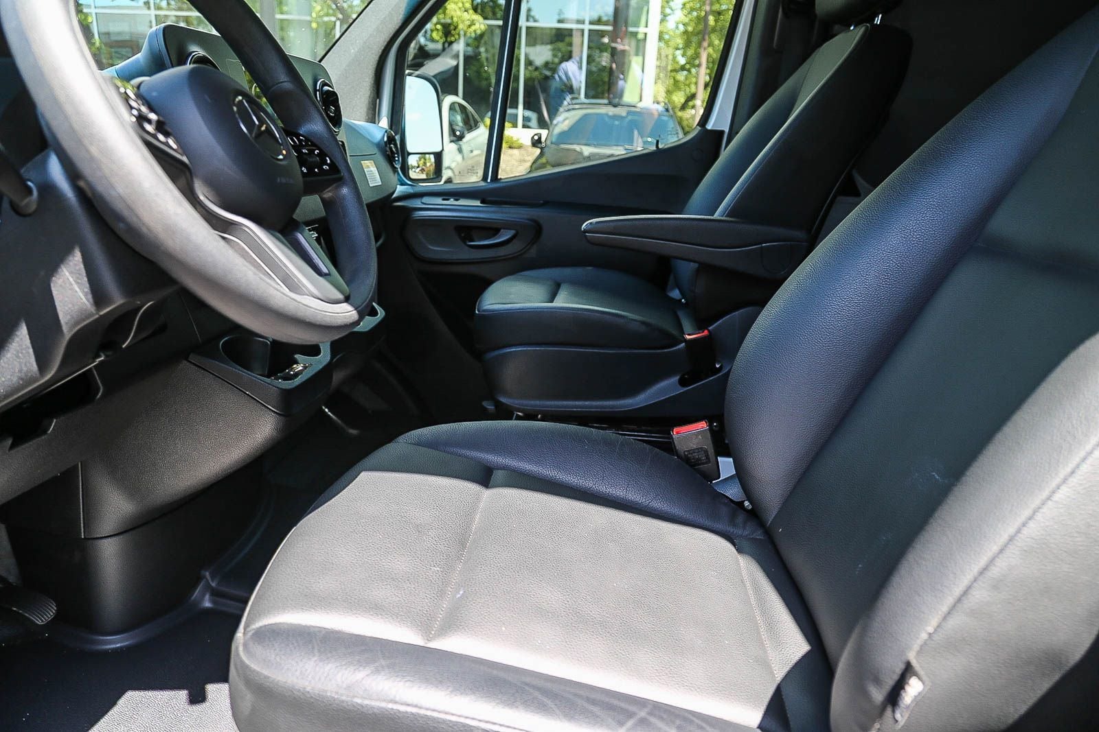 2024 Mercedes-Benz Sprinter 2500 Cargo 144 WB photo 5