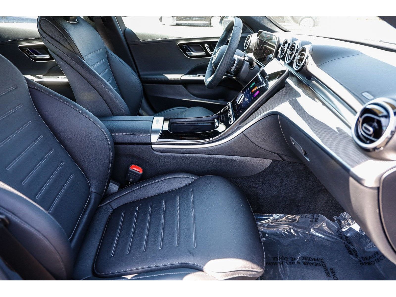2025 Mercedes-Benz C-Class Sedan C 300 - Photo 17