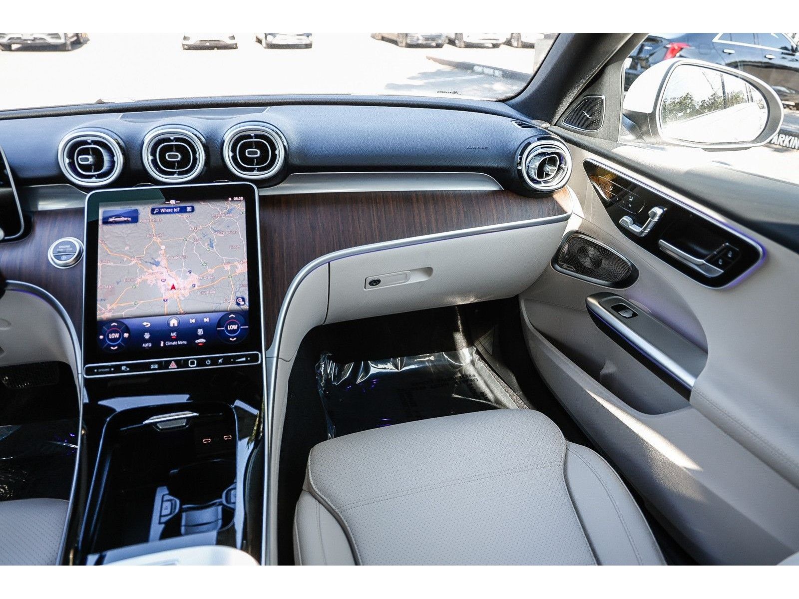 2025 Mercedes-Benz C-Class Sedan C 300 - Photo 15