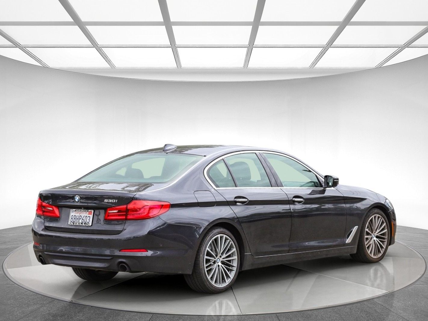 2017 BMW 5 Series 530i photo 3