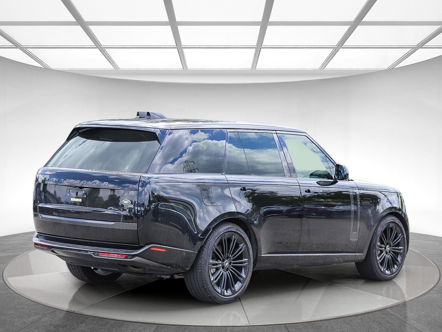 2023 Land Rover Range Rover SE photo 3