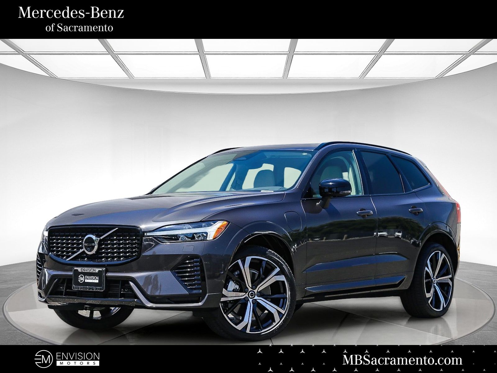 2025 Volvo XC60 T8 Ultra Dark AWD's photo