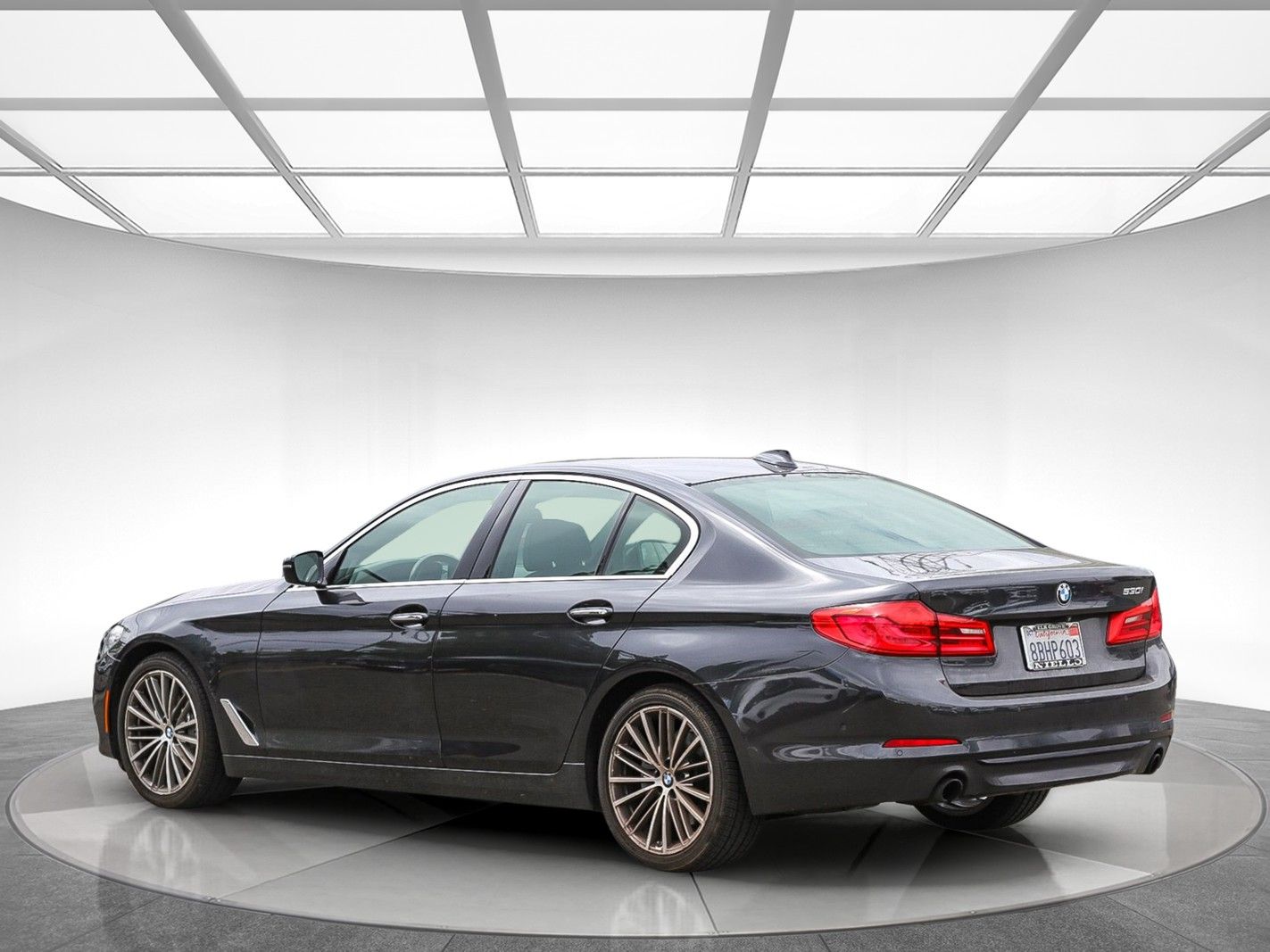 2017 BMW 5 Series 530i photo 2