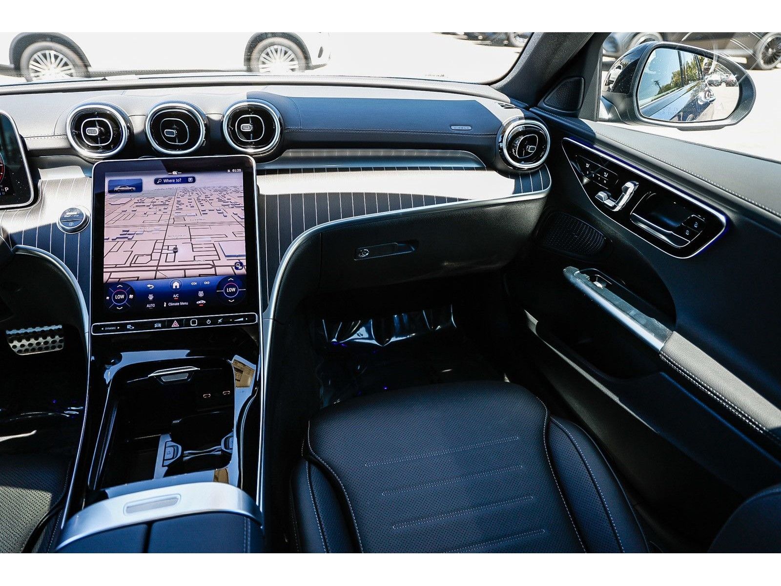2025 Mercedes-Benz C-Class Sedan C 300 - Photo 15