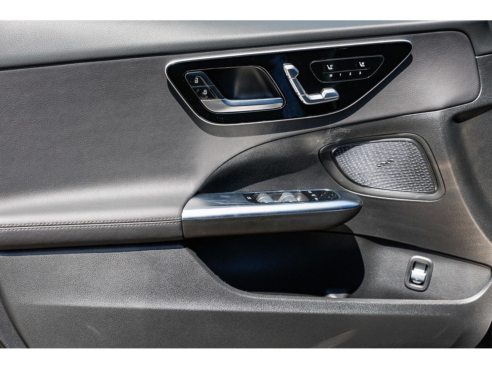2025 Mercedes-Benz C-Class Sedan C 300 - Photo 20
