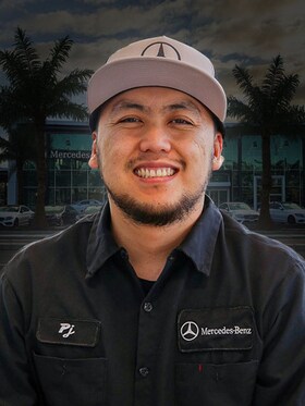 Staff member Paul Thao from ID_f10f41