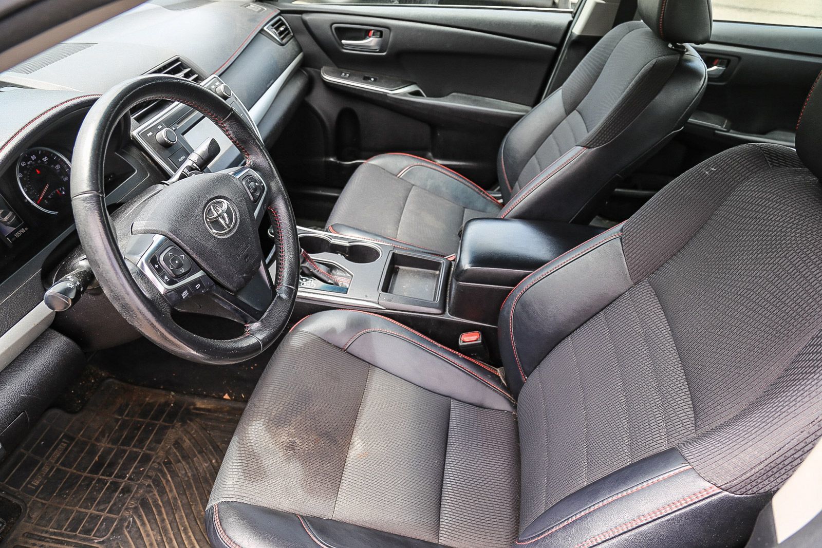 2017 Toyota Camry SE photo 5