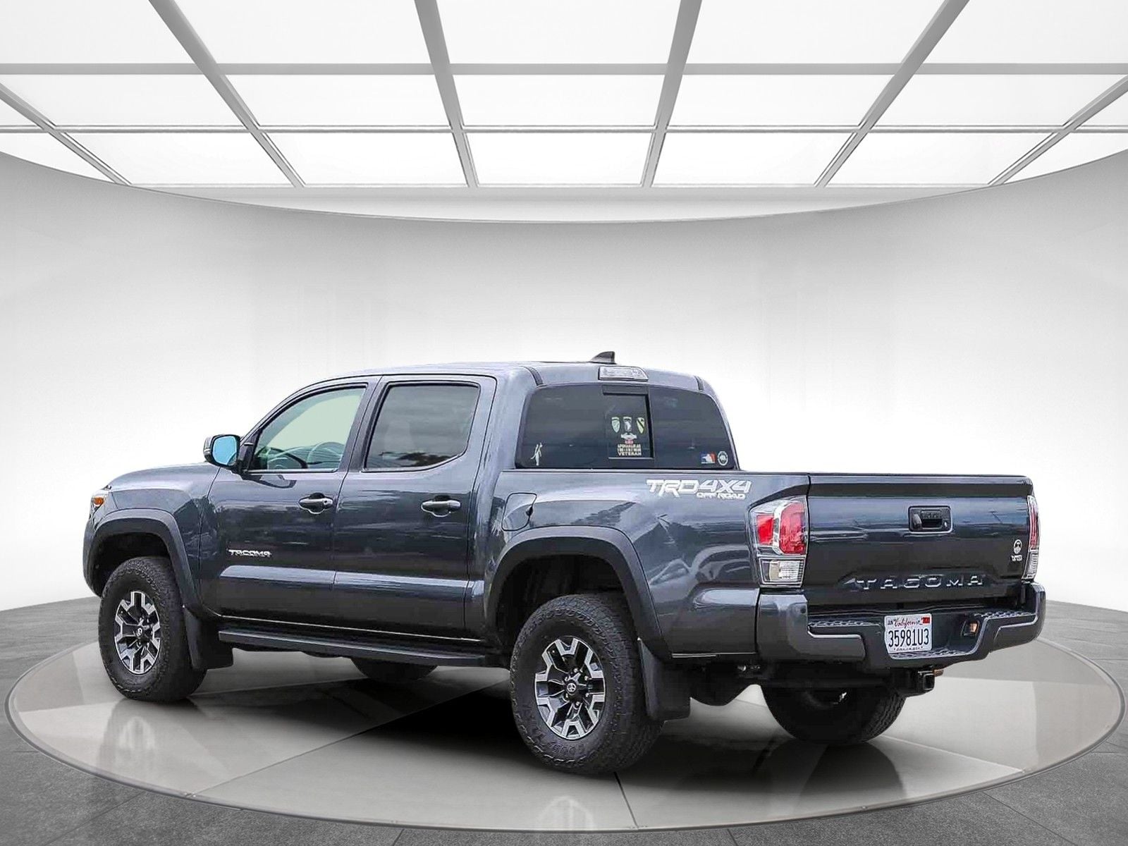 2023 Toyota Tacoma TRD Off-Road photo 2