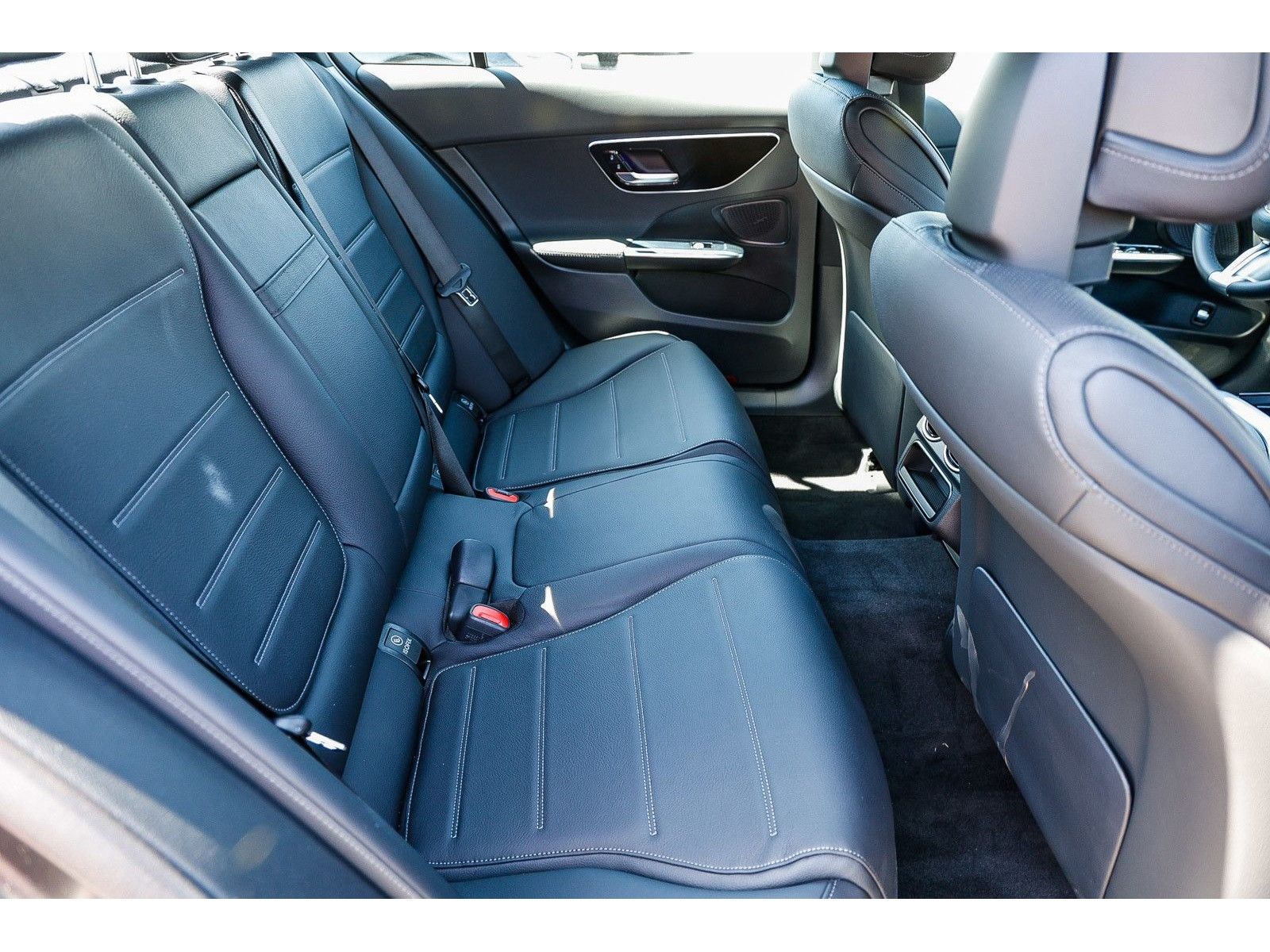 2025 Mercedes-Benz C-Class Sedan C 300 - Photo 17