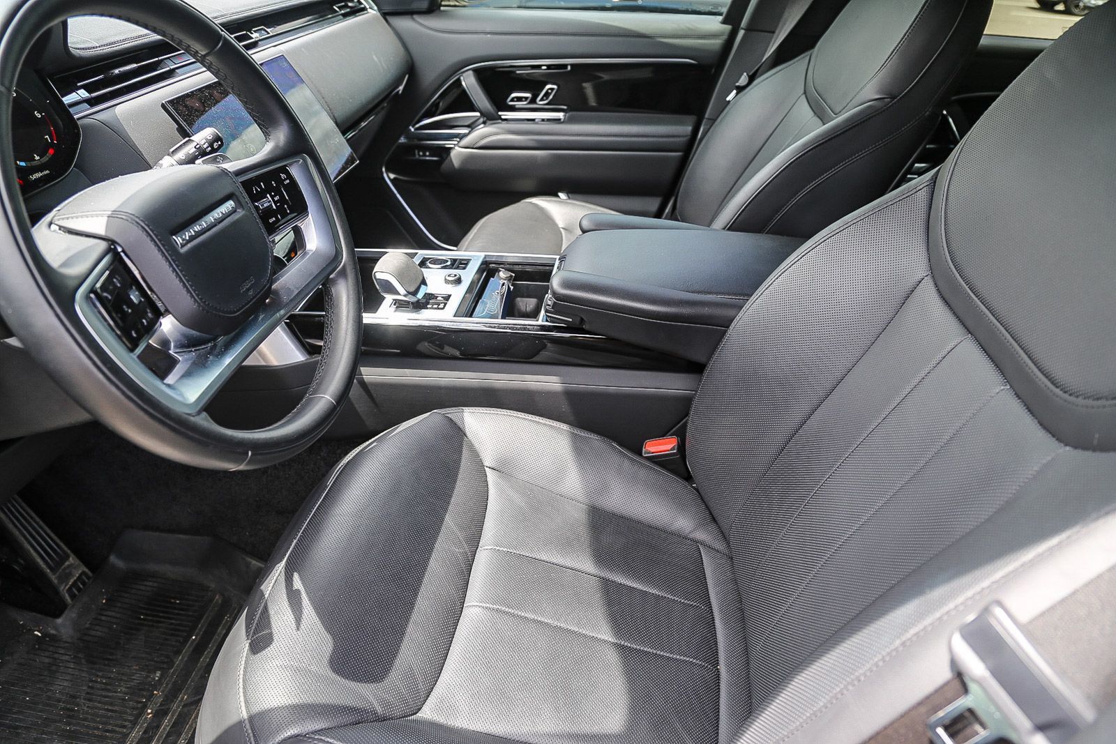 2023 Land Rover Range Rover SE photo 5