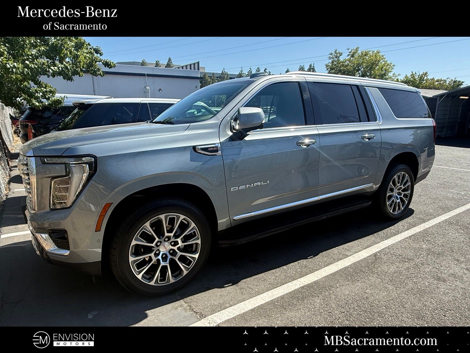 2025 GMC Yukon Denali AWD's photo