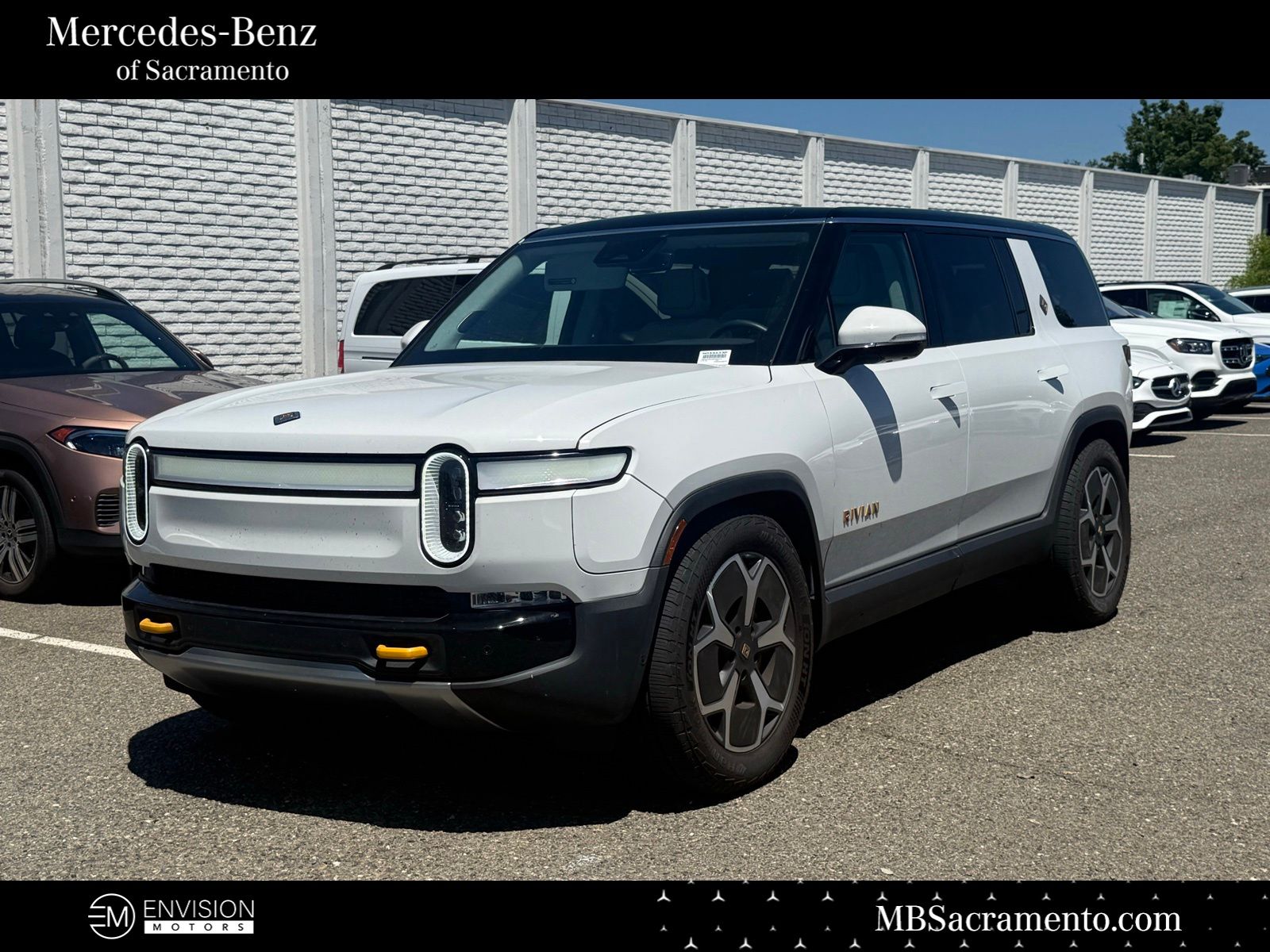 2024 Rivian R1S Adventure Quad-Motor Large Pack's photo