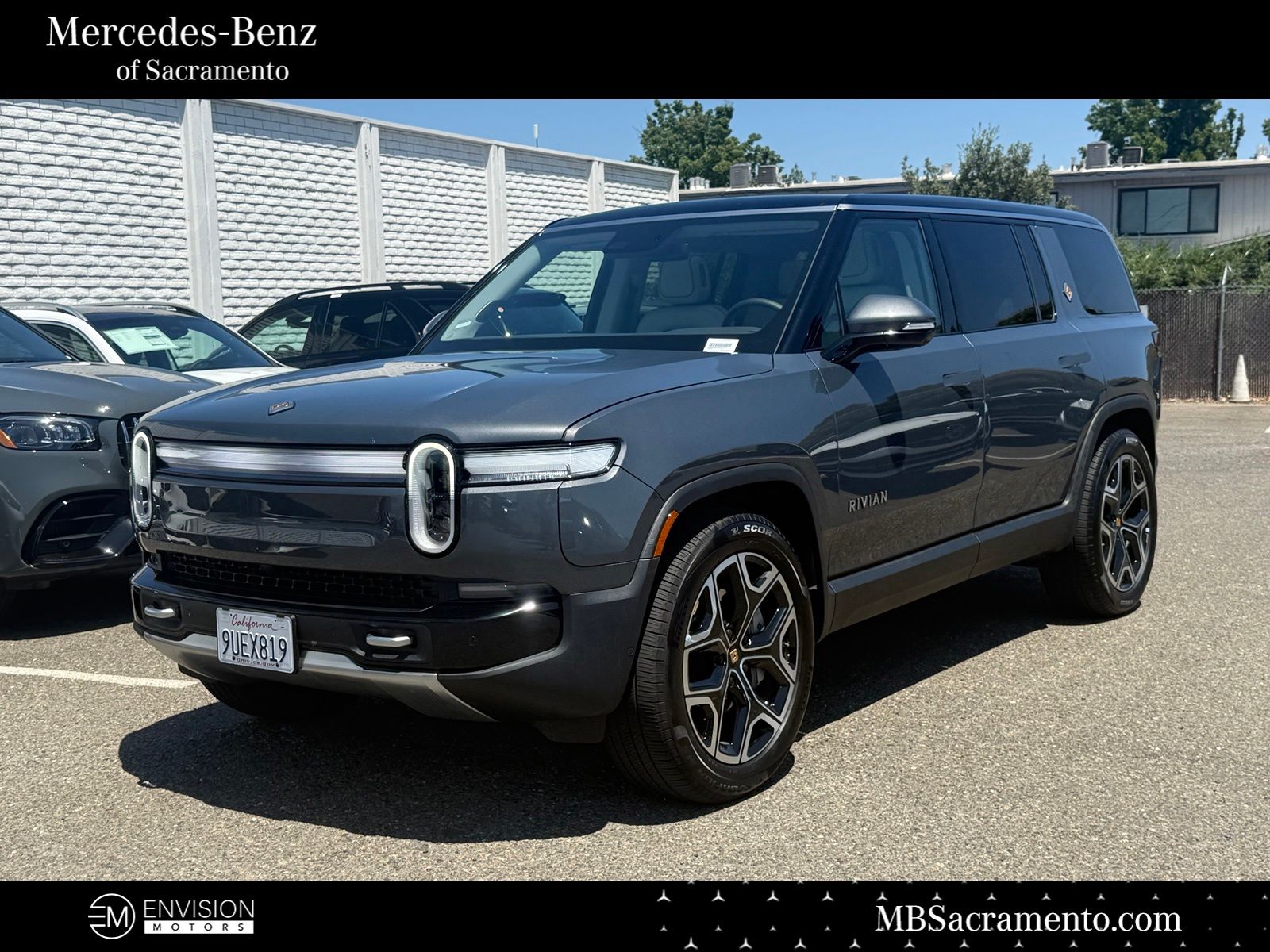 2025 Rivian R1S Adventure Dual Large's photo
