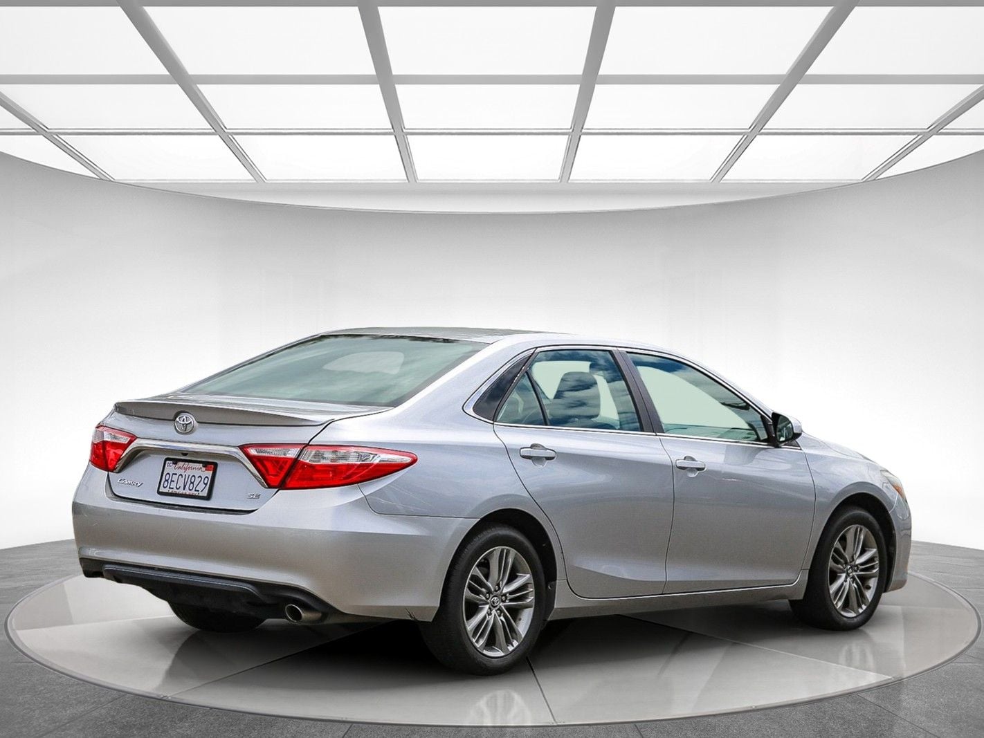 2017 Toyota Camry SE photo 3