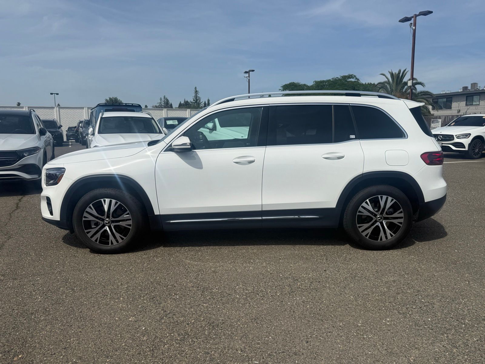 2026 Mercedes-Benz GLB GLB 250 photo 2