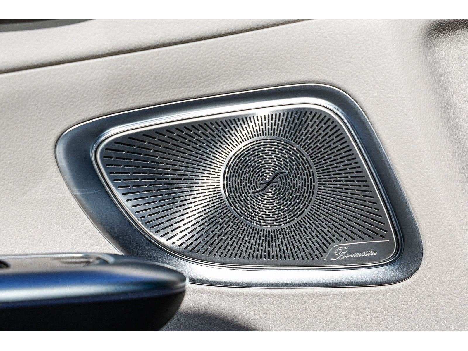2025 Mercedes-Benz C-Class Sedan C 300 - Photo 23