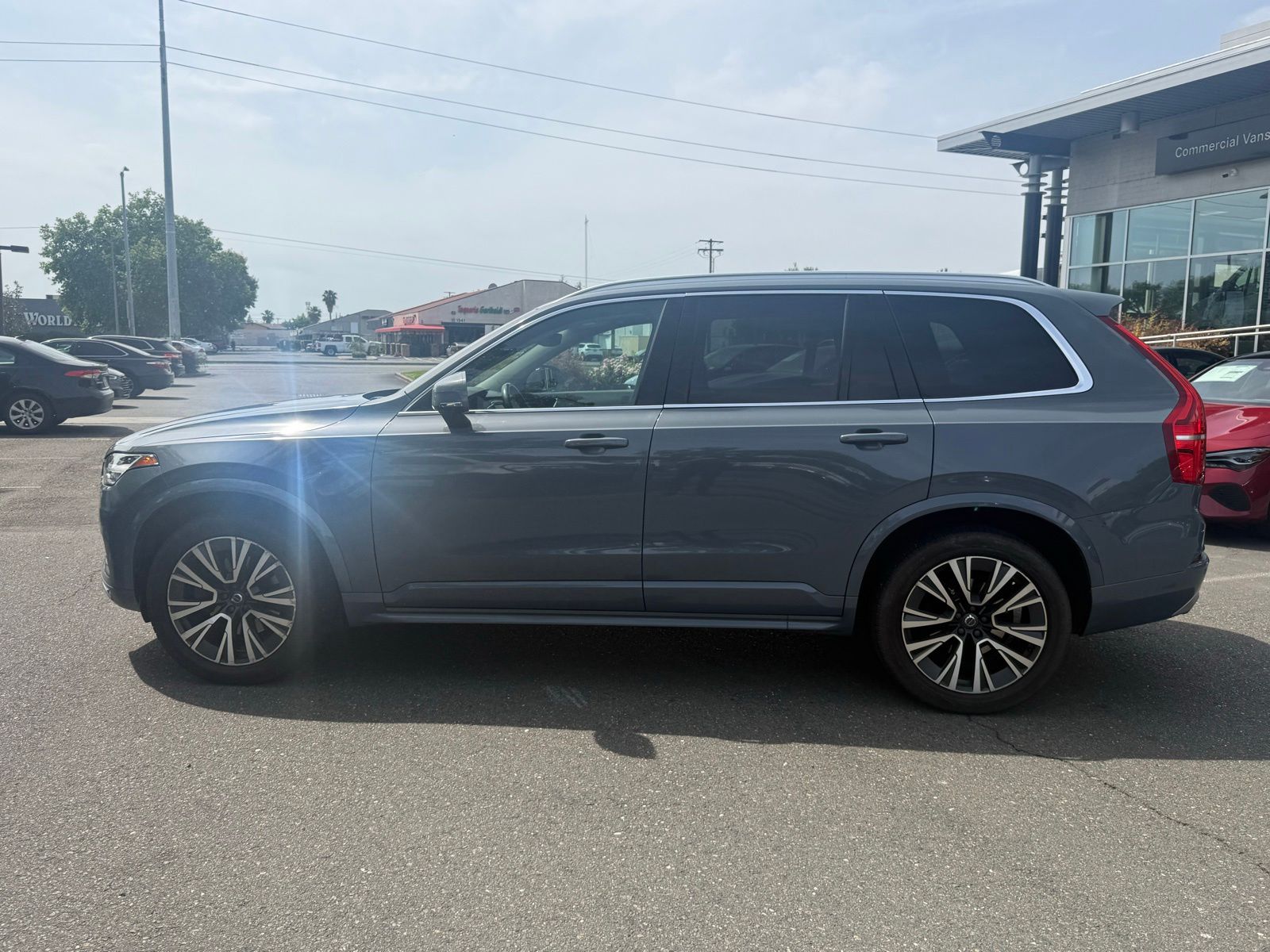 2021 Volvo XC90 T5 Momentum photo 2