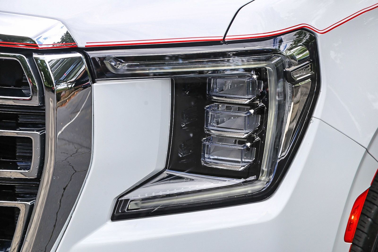 2022 GMC Yukon SLT photo 6
