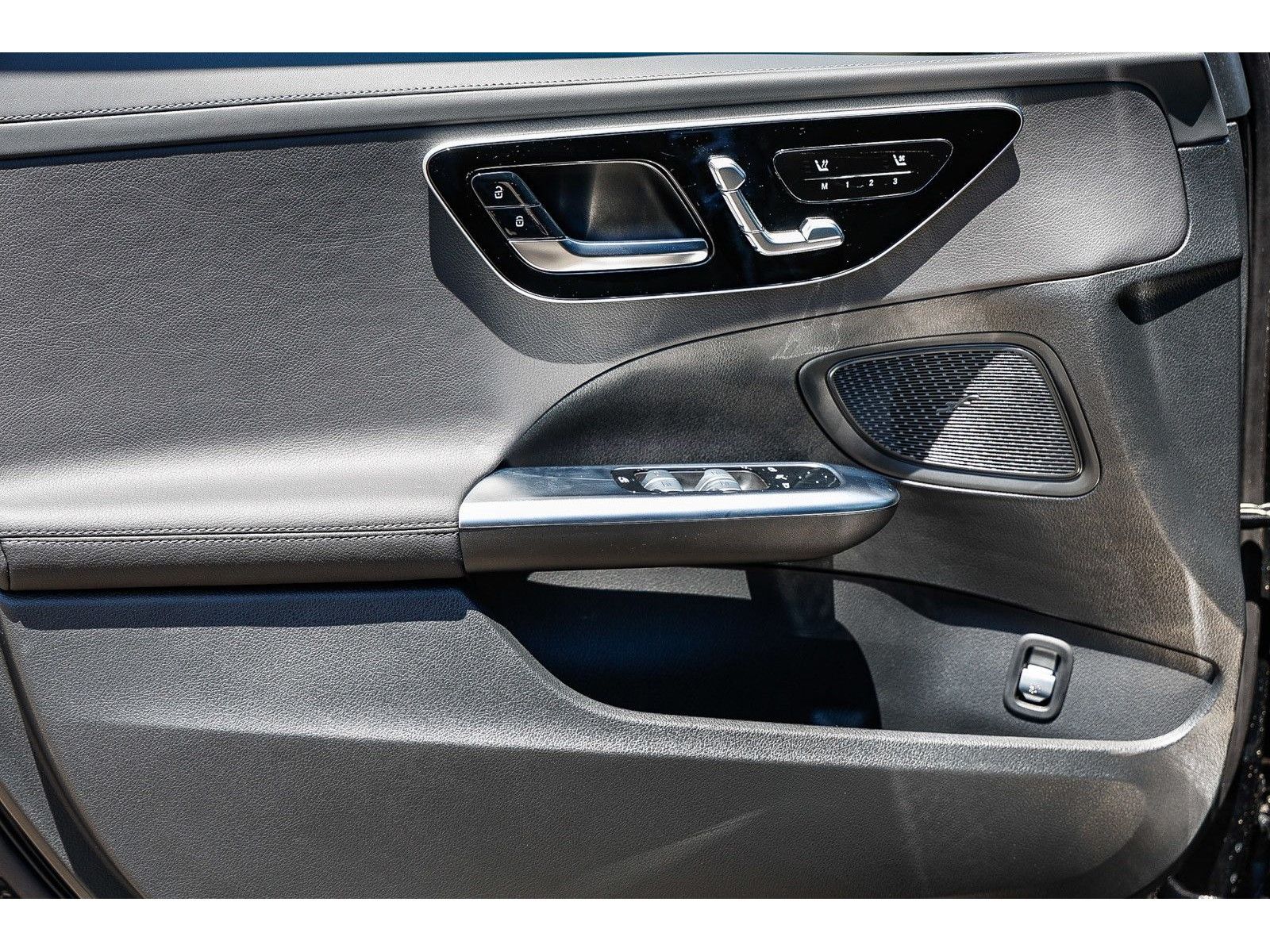 2025 Mercedes-Benz C-Class Sedan C 300 - Photo 21