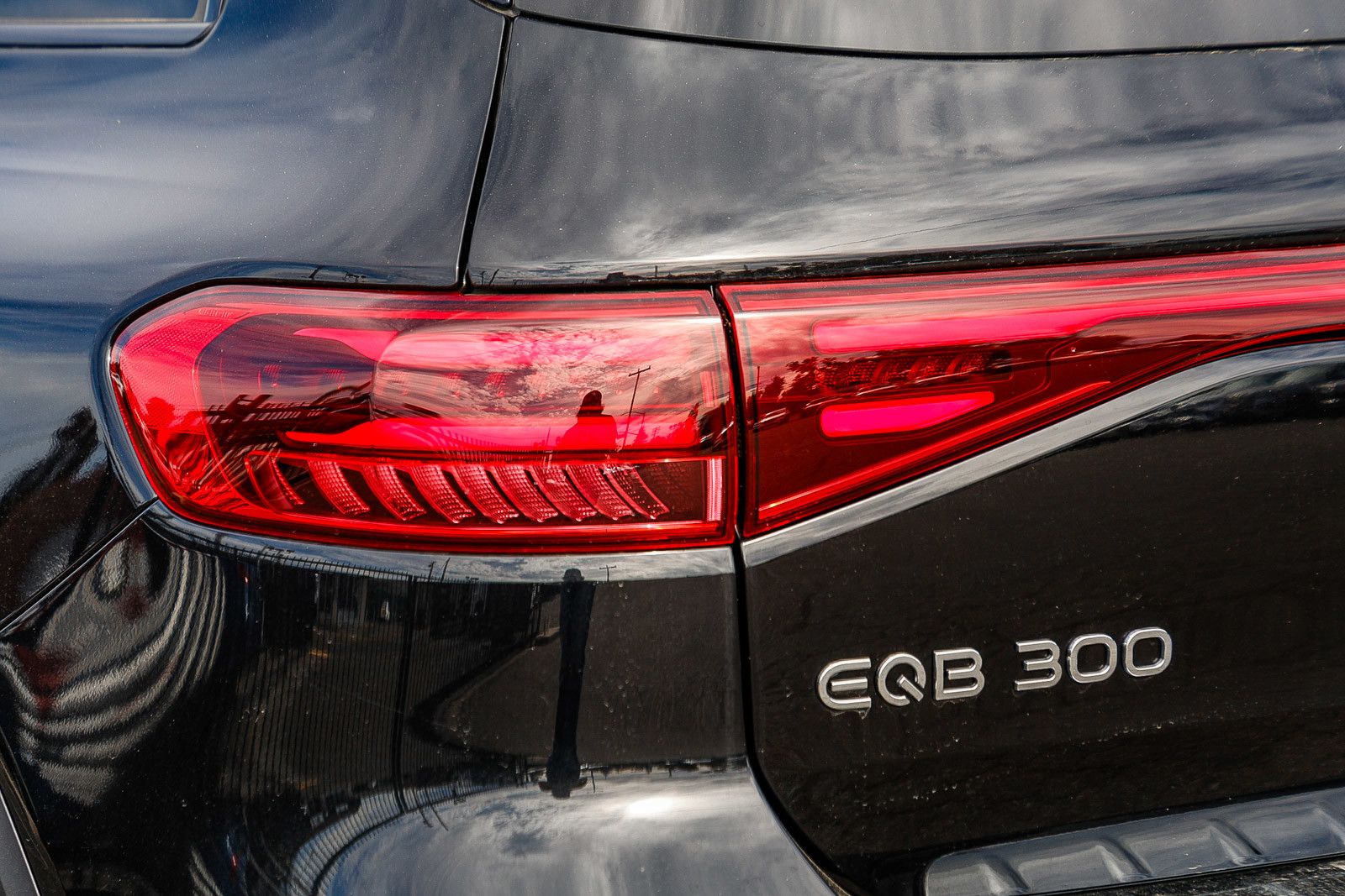 2024 Mercedes-Benz EQB 300 photo 3