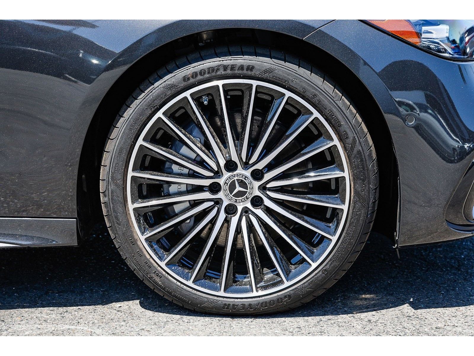 2025 Mercedes-Benz C-Class Sedan C 300 - Photo 9