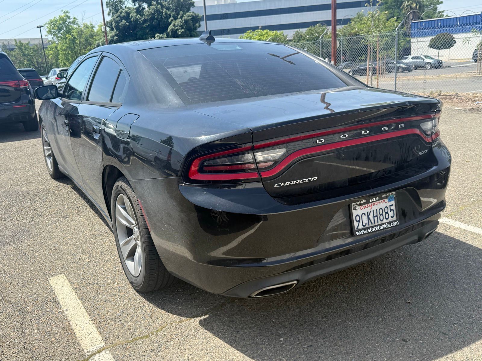 2017 Dodge Charger SXT photo 3