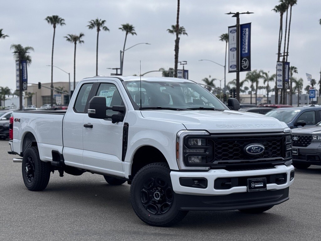 2025 Ford F-350 XL photo 2