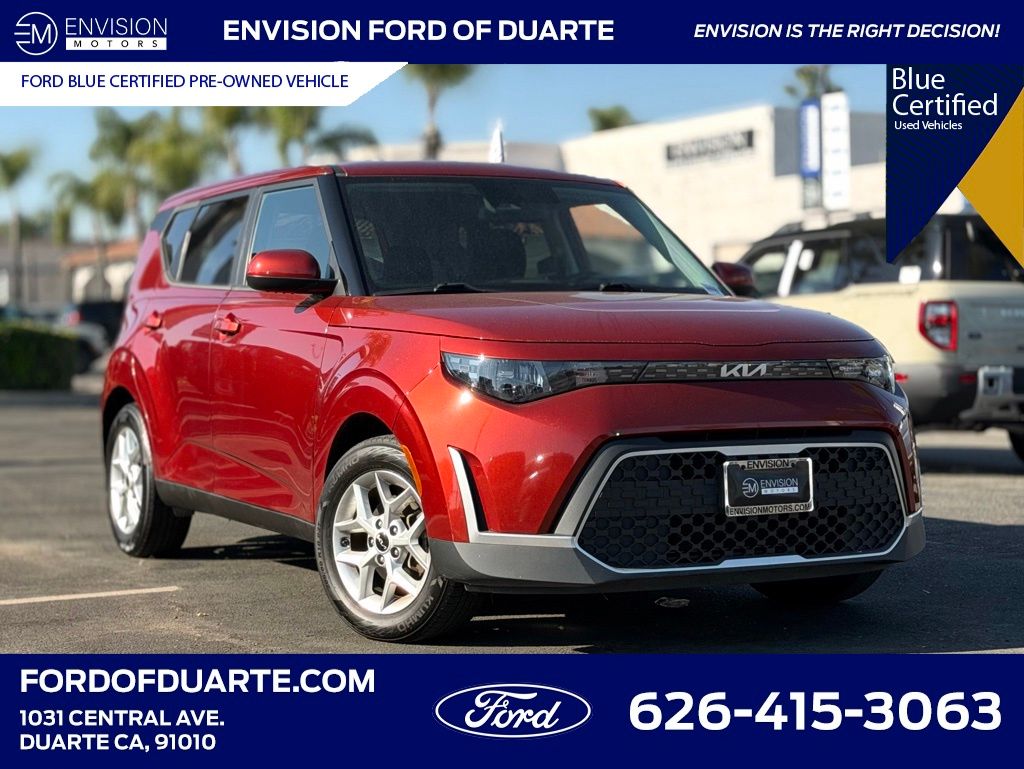 2023 Kia Soul LX's photo