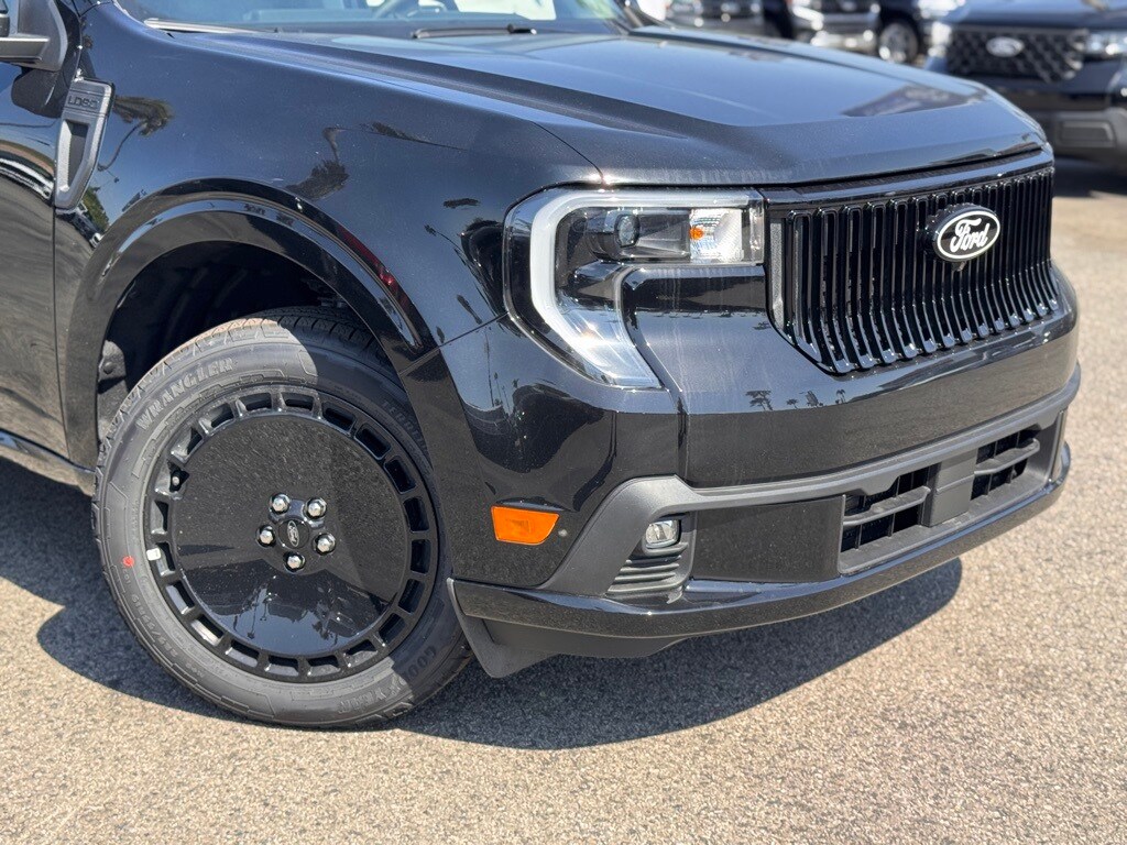 2025 Ford Maverick photo 3