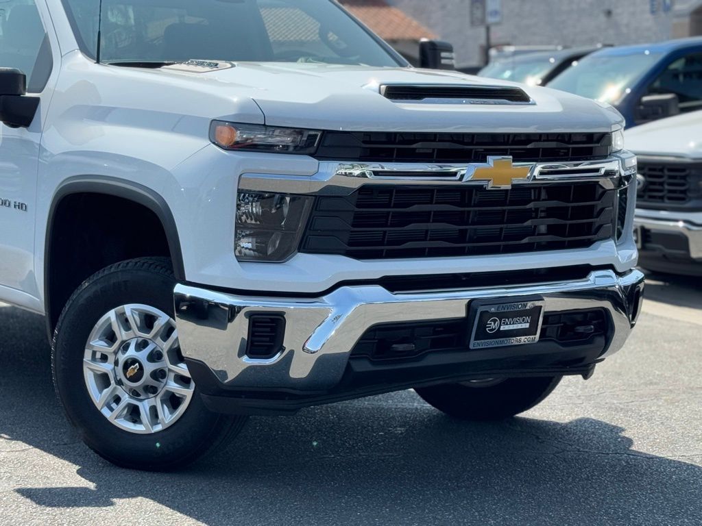 2024 Chevrolet Silverado 2500HD LT photo 3