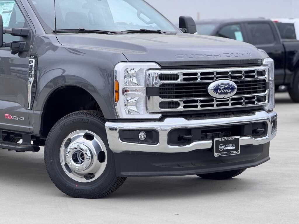 2025 Ford F-350 XL photo 3