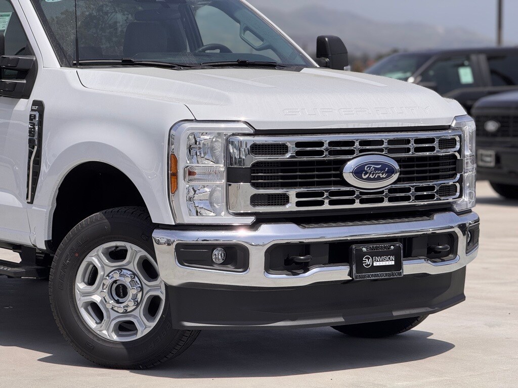 2025 Ford F-350 XLT photo 3