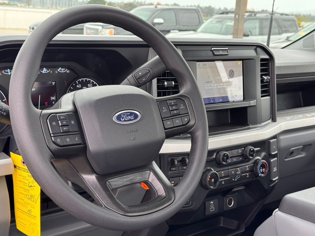2025 Ford F-350 Super Duty Chassis Cab XLT - Photo 25