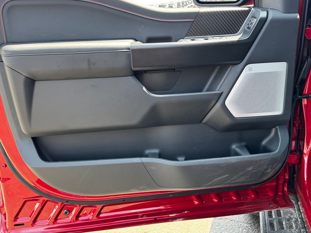 2025 Ford F-150 Raptor - Photo 17