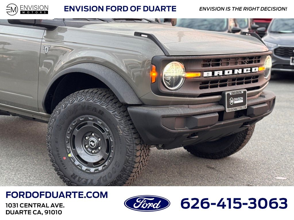2025 Ford Bronco Base photo 2