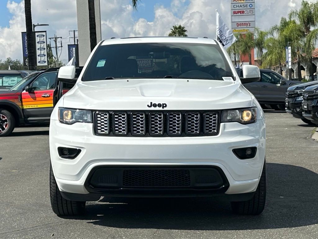 2017 Jeep Grand Cherokee Laredo photo 3