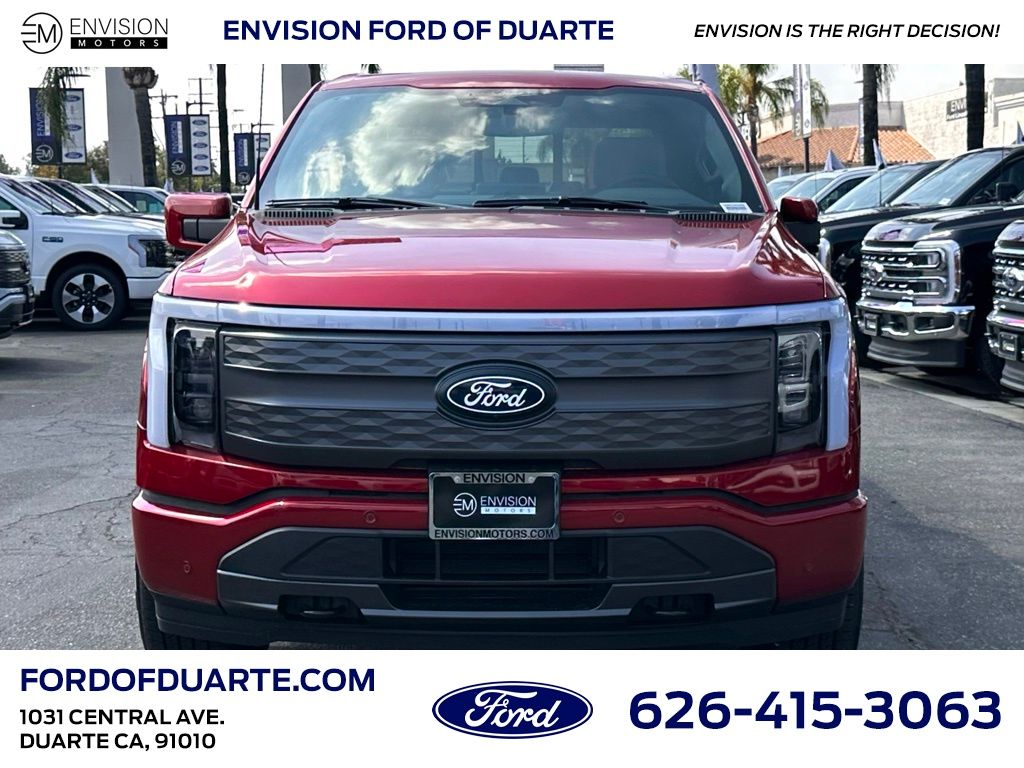 2025 Ford F-150 Lightning Lariat photo 2