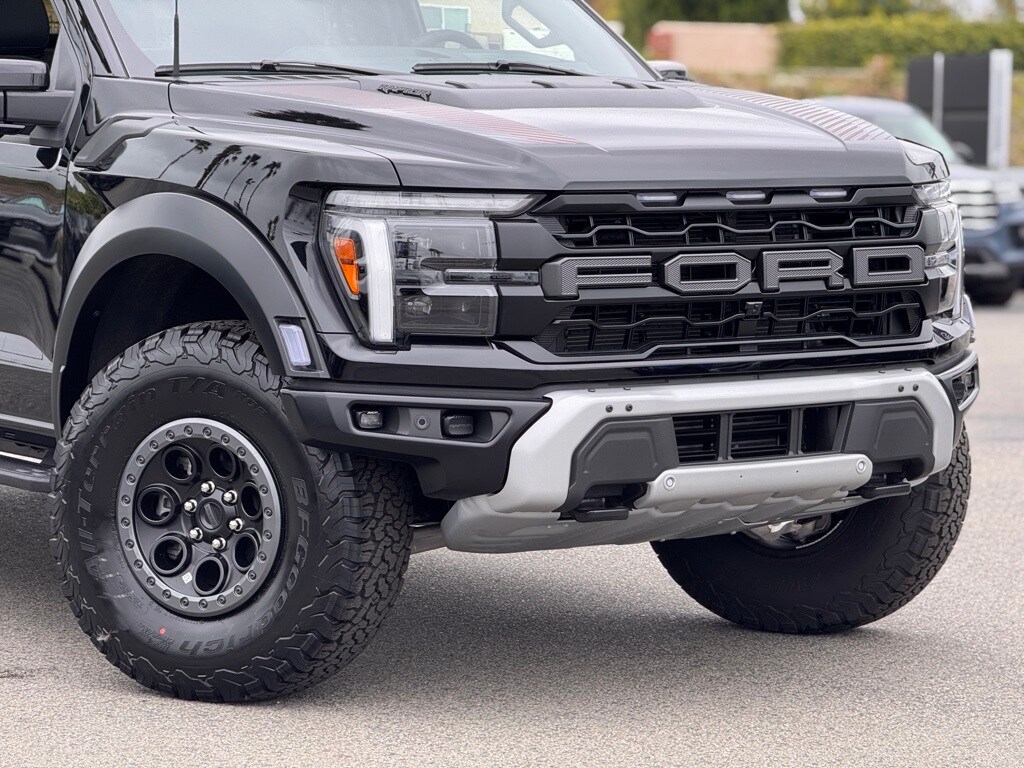 2025 Ford F-150 Raptor photo 3