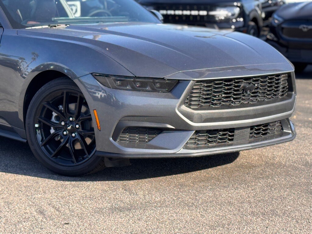 2025 Ford Mustang EcoBoost photo 3