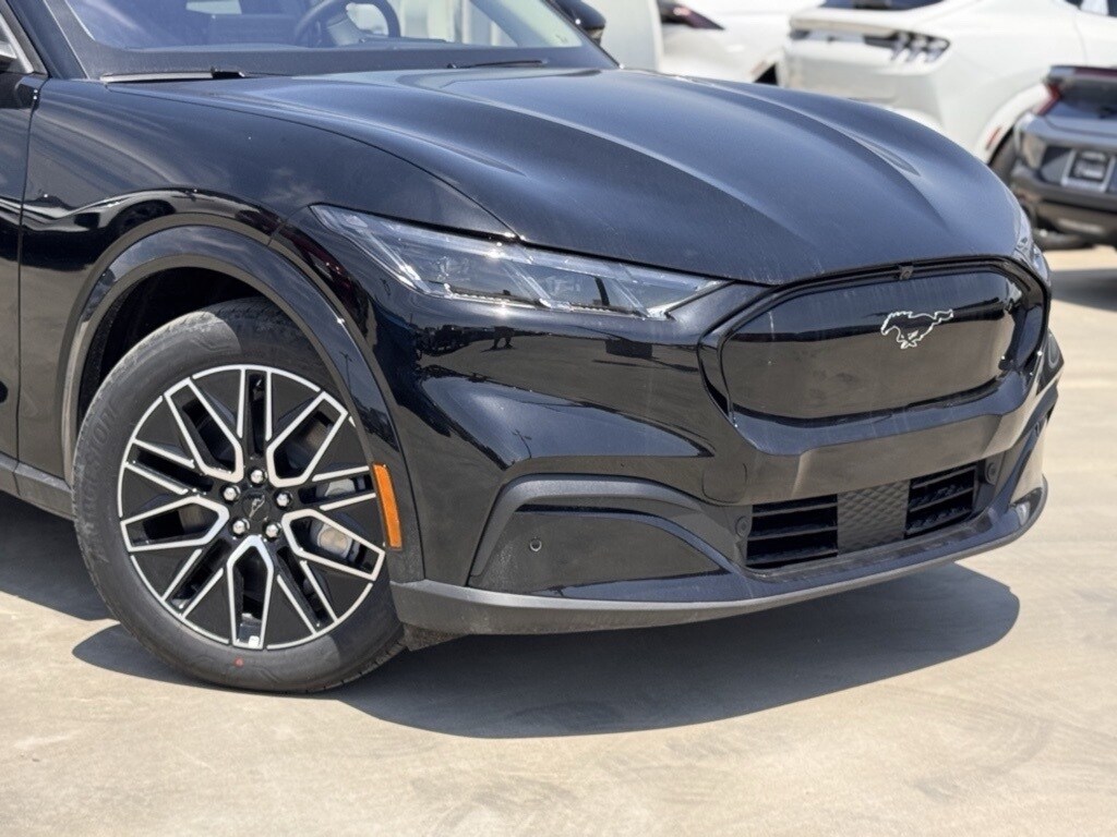2025 Ford Mustang Mach-E Premium photo 3