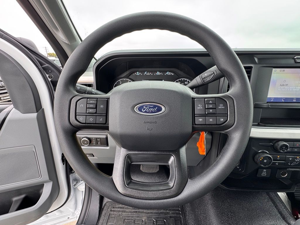 2025 Ford F-350 Super Duty Chassis Cab XLT - Photo 19