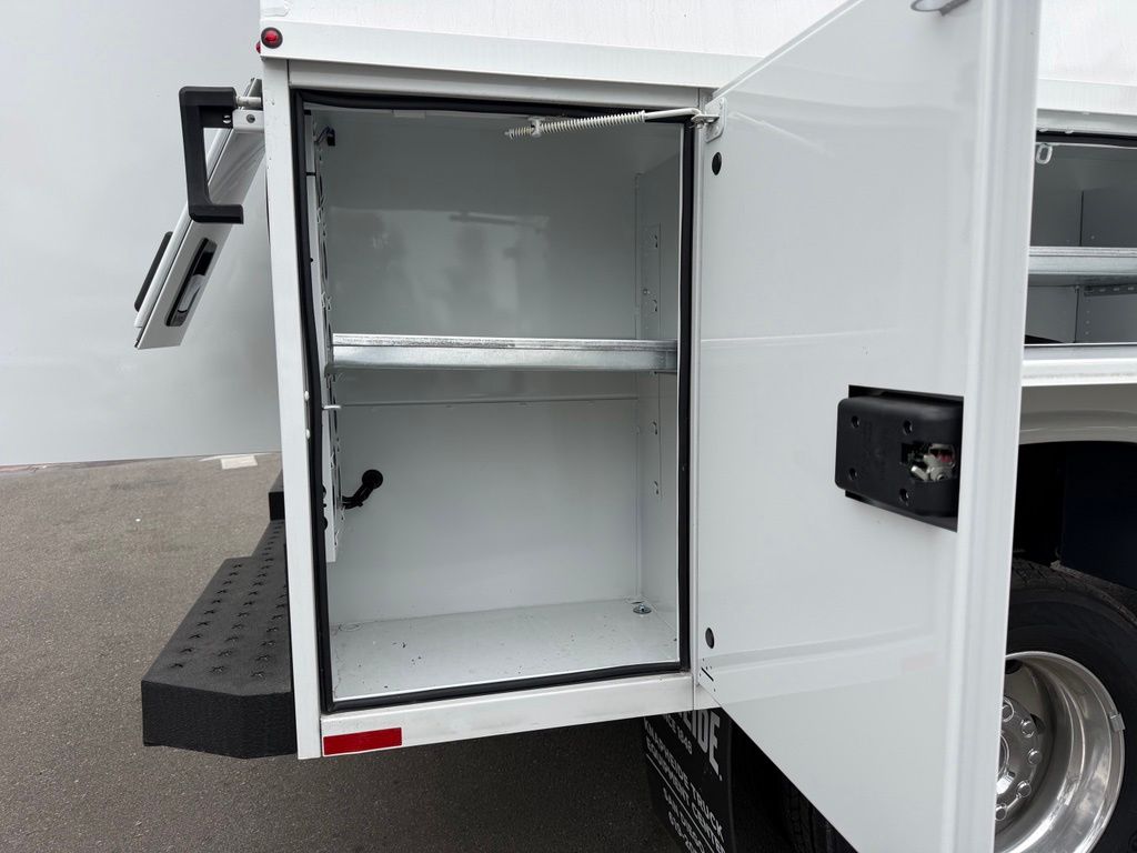2025 Ford F-550 Super Duty Chassis Cab XLT - Photo 23