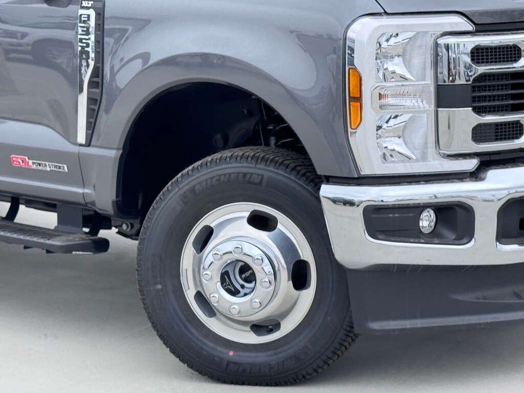 2025 Ford F-350 XL photo 4