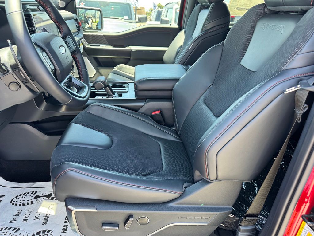 2025 Ford F-150 Raptor - Photo 16