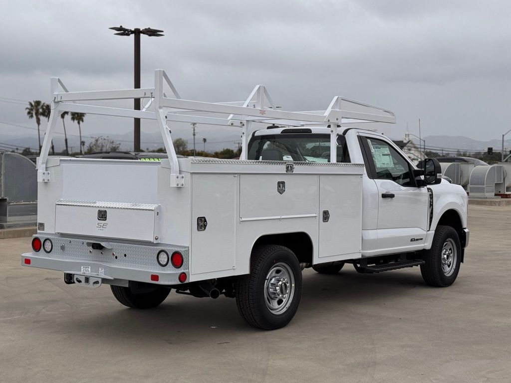 2025 Ford F-350 Super Duty Chassis Cab XLT - Photo 12
