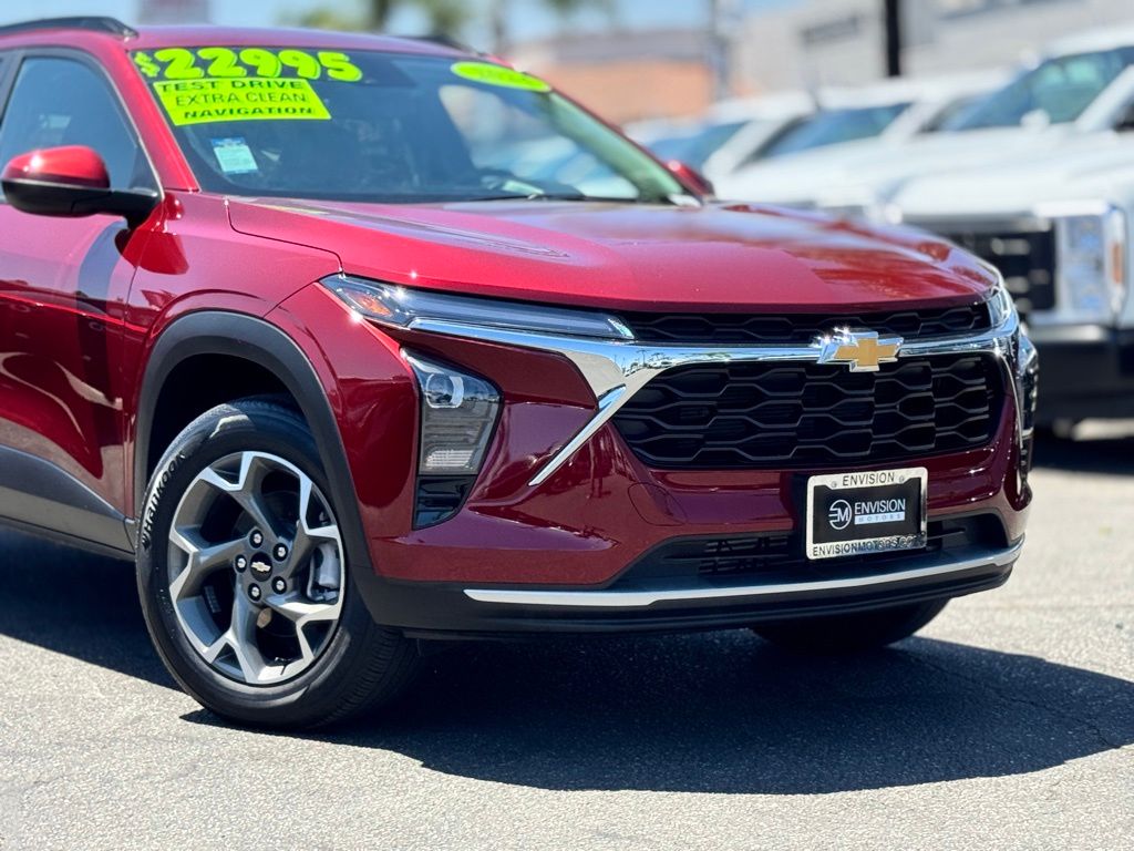 2024 Chevrolet Trax LT photo 3