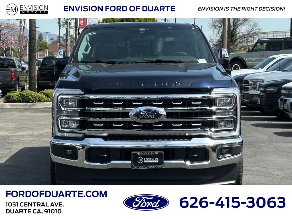 2025 Ford F-250 Lariat photo 2