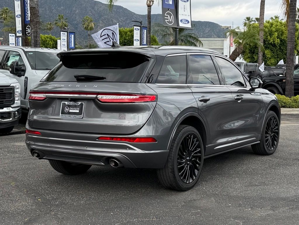 2022 Lincoln Corsair Reserve photo 3