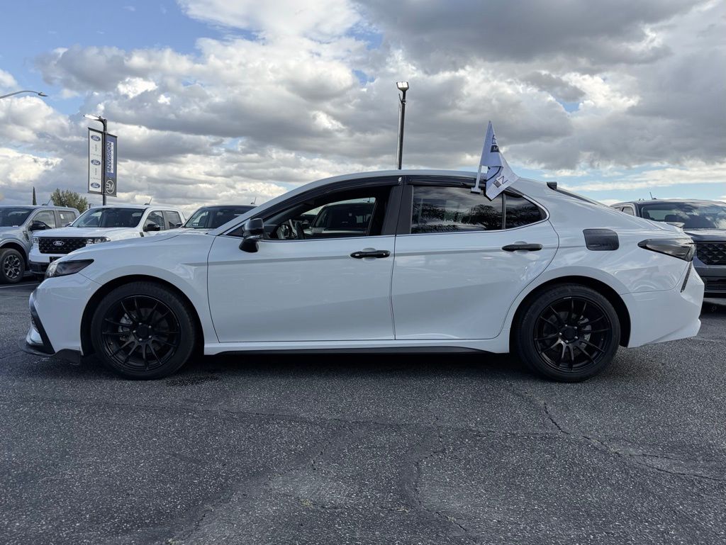 2022 Toyota Camry SE photo 4